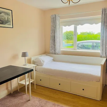 Kerry Home, In The Country-side. * Tralee